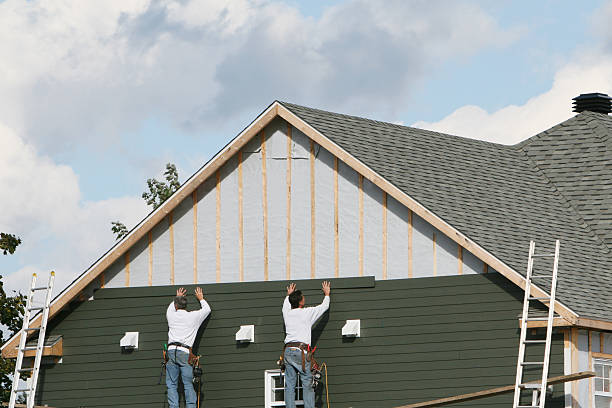 Professional Siding Contractor technician working in Hamilton, TX